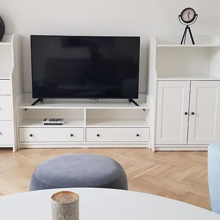 Blick Ueber Mit Gartenpavillon Кремс на Дунае