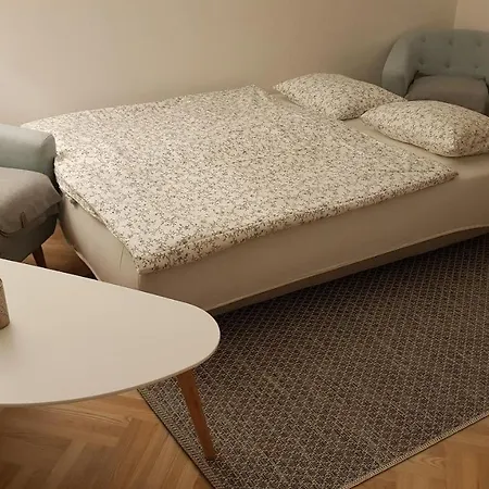 Blick Ueber Mit Gartenpavillon Кремс на Дунае