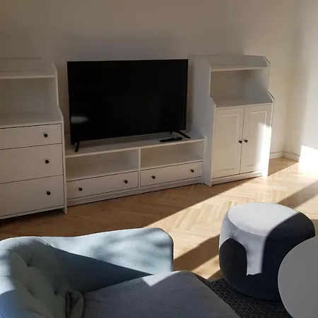 Blick Ueber Mit Gartenpavillon Апартаменты Кремс на Дунае