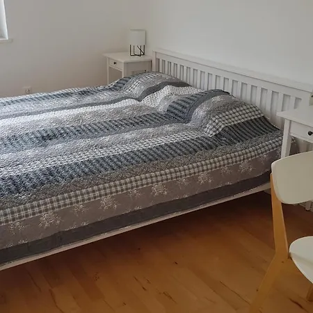 Blick Ueber Mit Gartenpavillon *