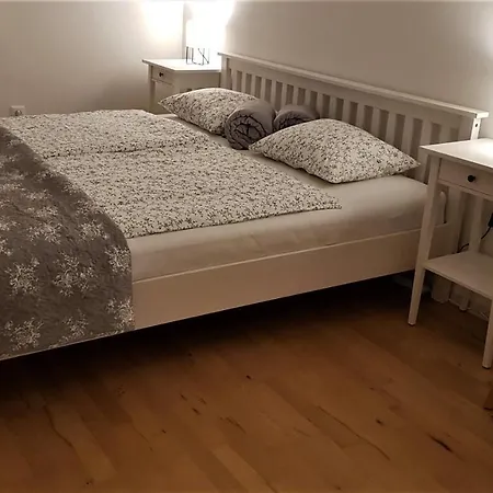 Апартаменты Blick Ueber Mit Gartenpavillon