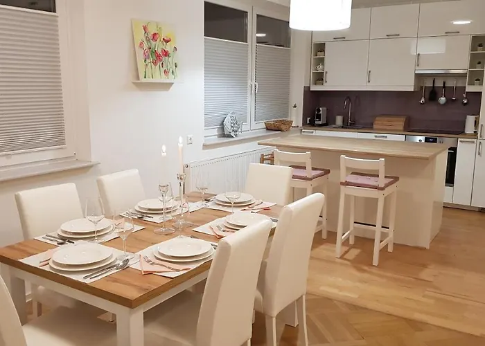 Апартаменты Blick Ueber Mit Gartenpavillon