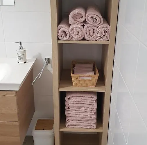 Blick Ueber Mit Gartenpavillon Кремс на Дунае