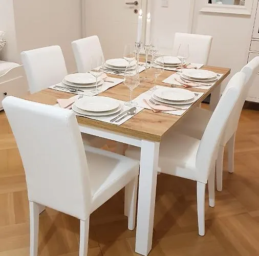 Blick Ueber Mit Gartenpavillon