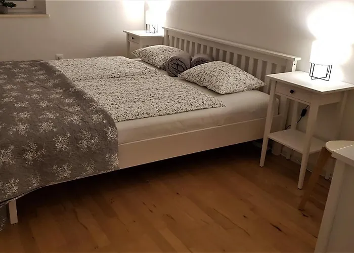 Апартаменты Blick Ueber Mit Gartenpavillon